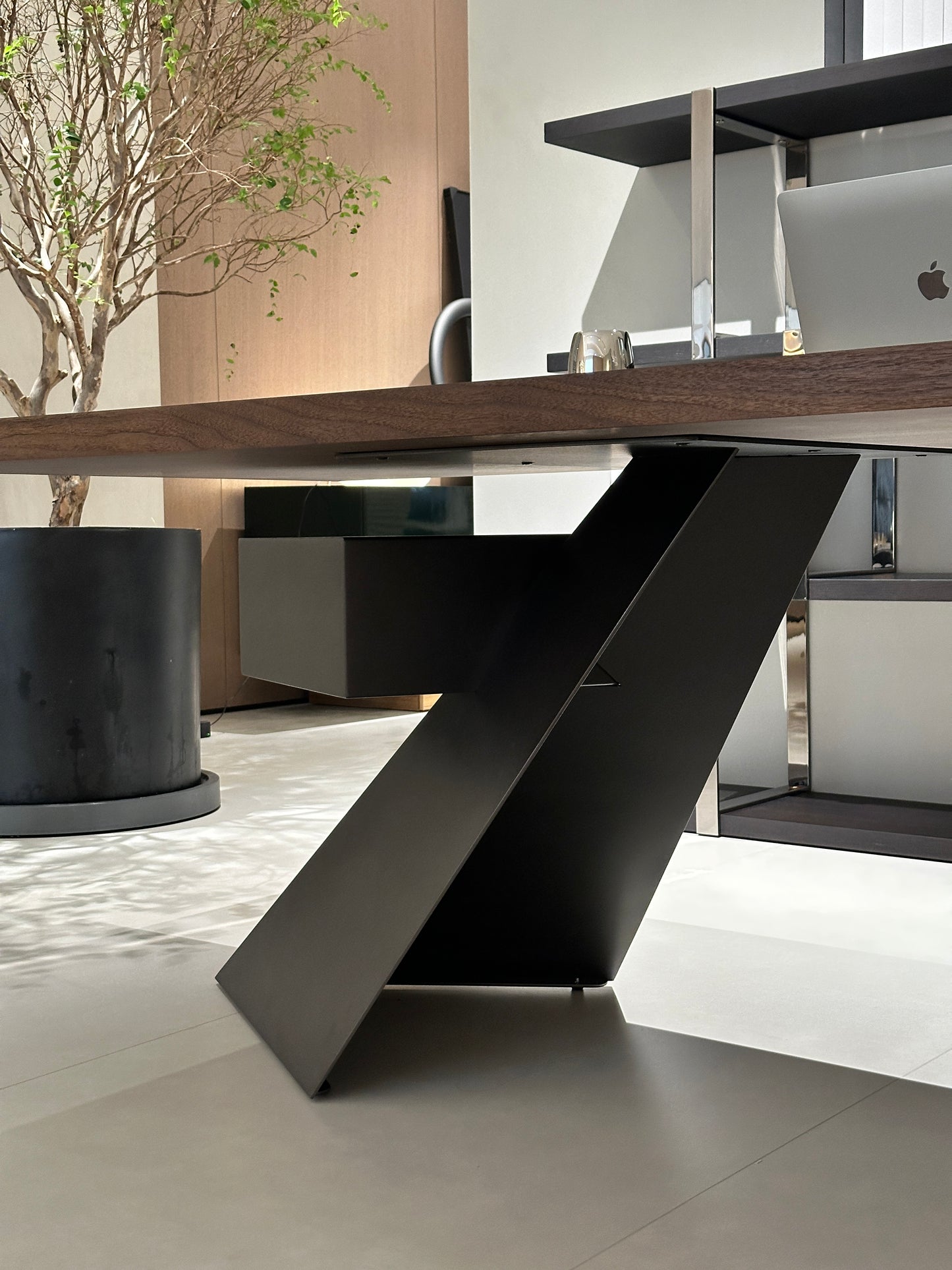 Desk 02