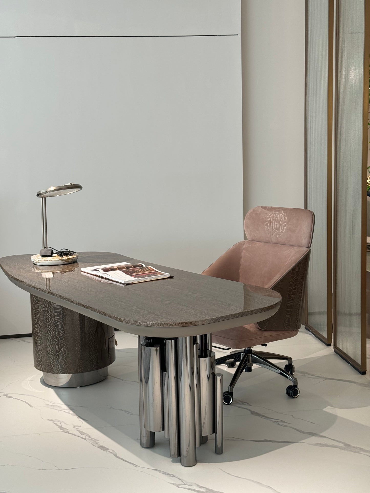 Desk 04