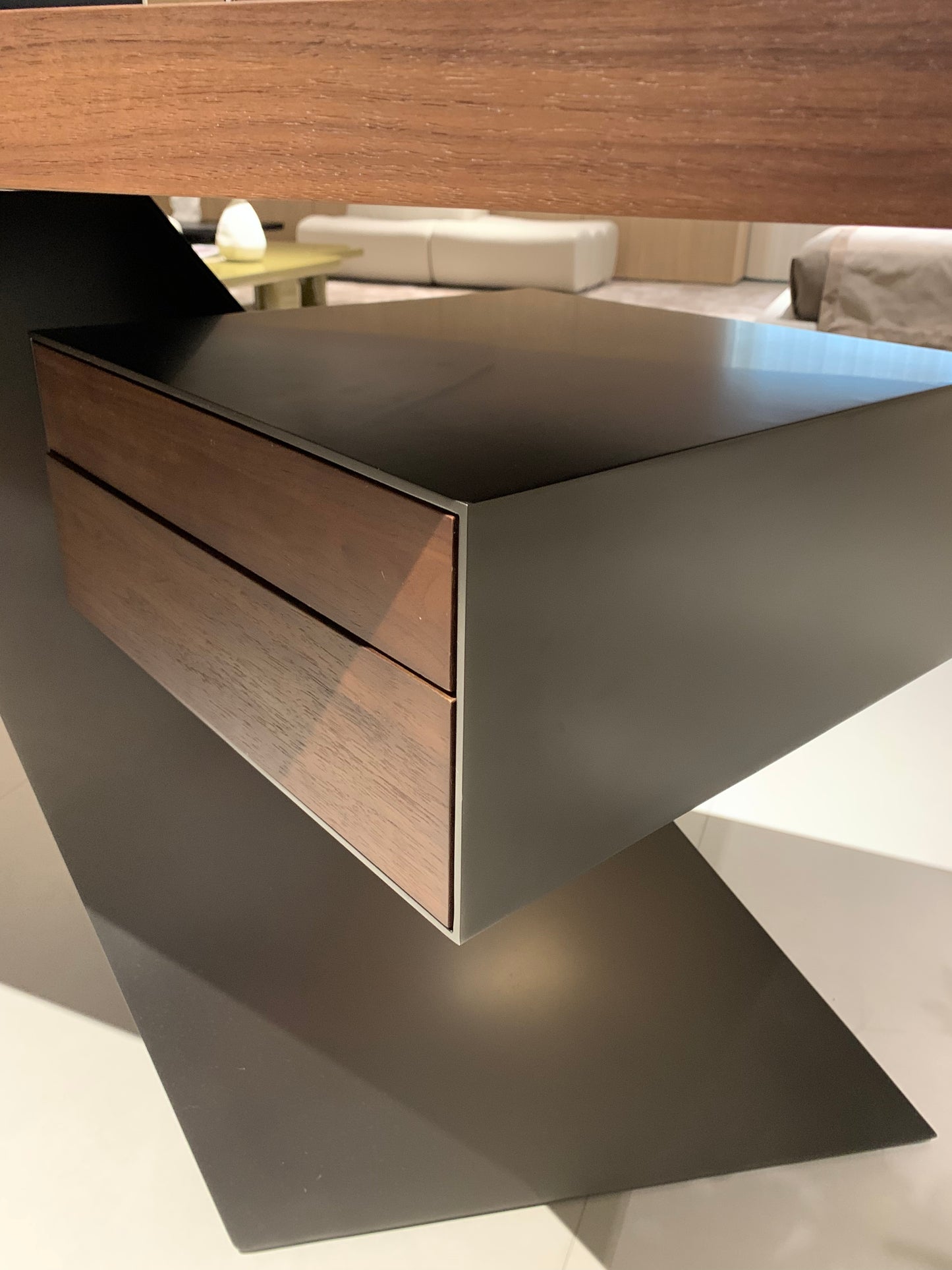 Desk 02