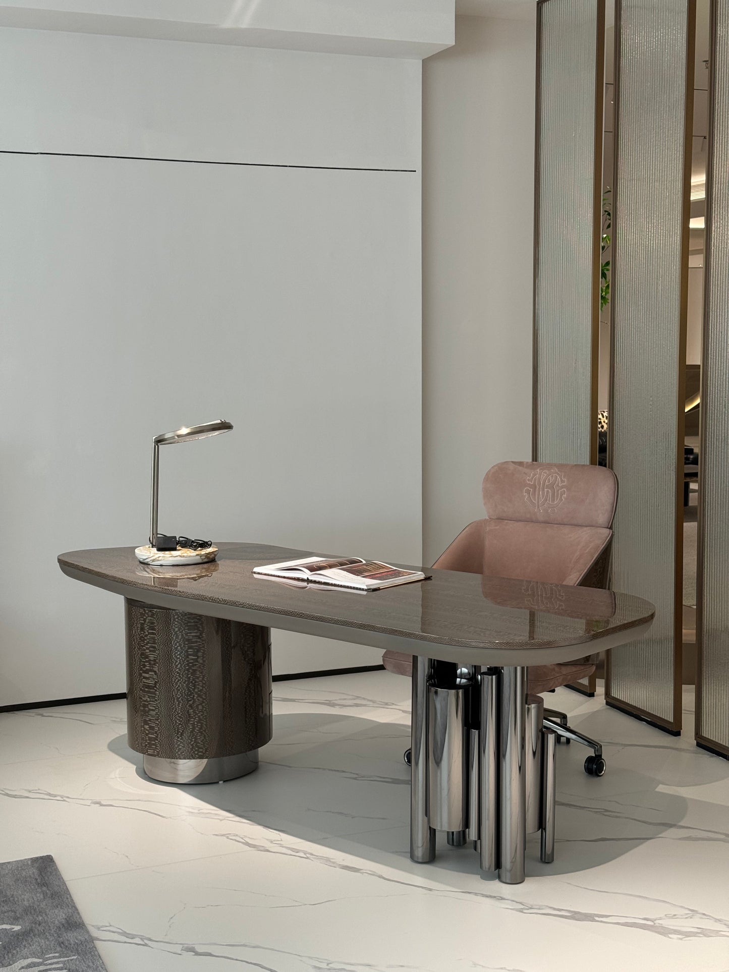 Desk 04