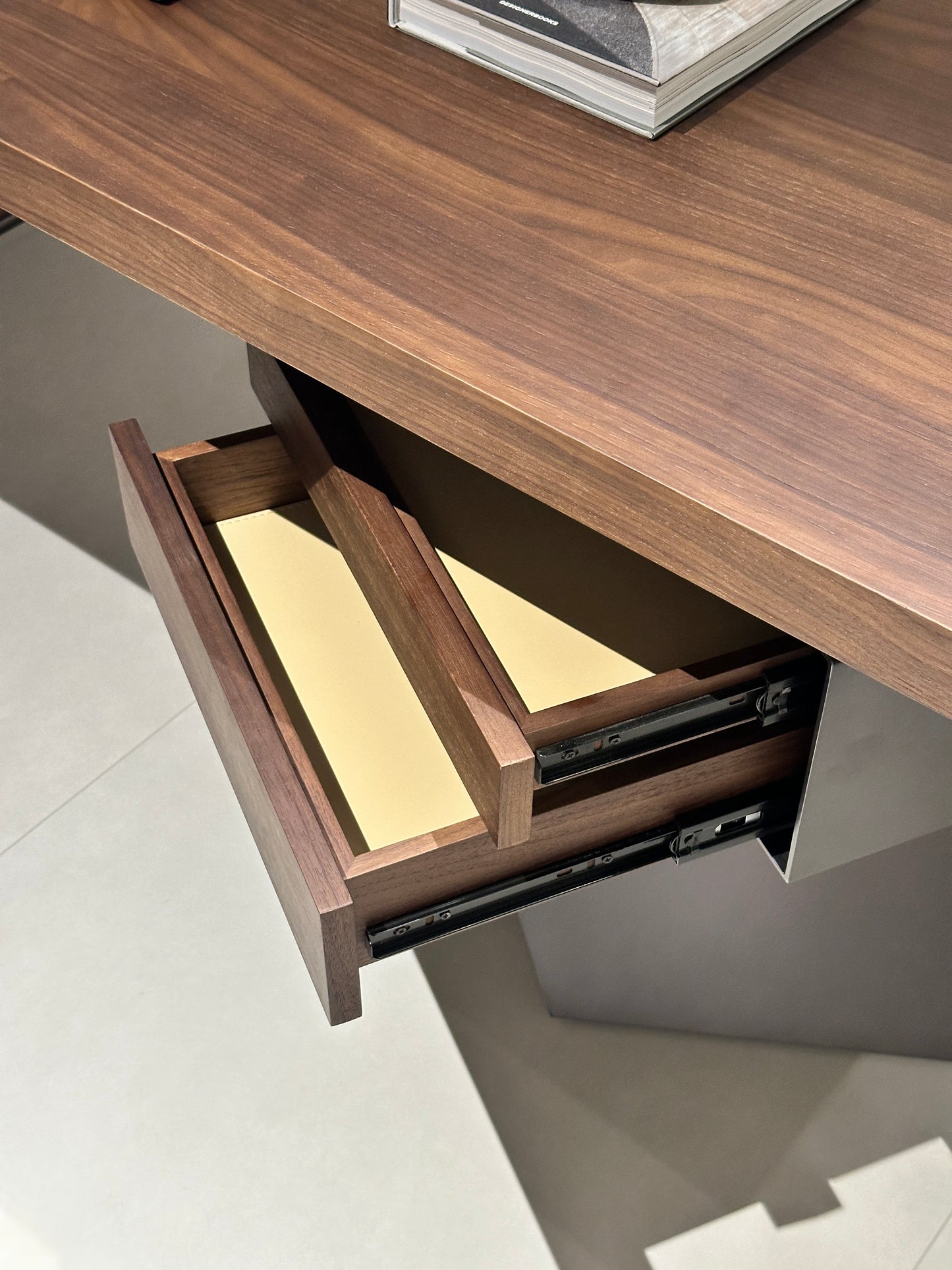 Desk 02