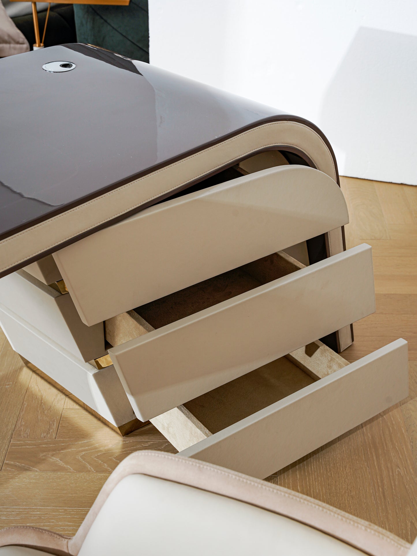 Desk 03