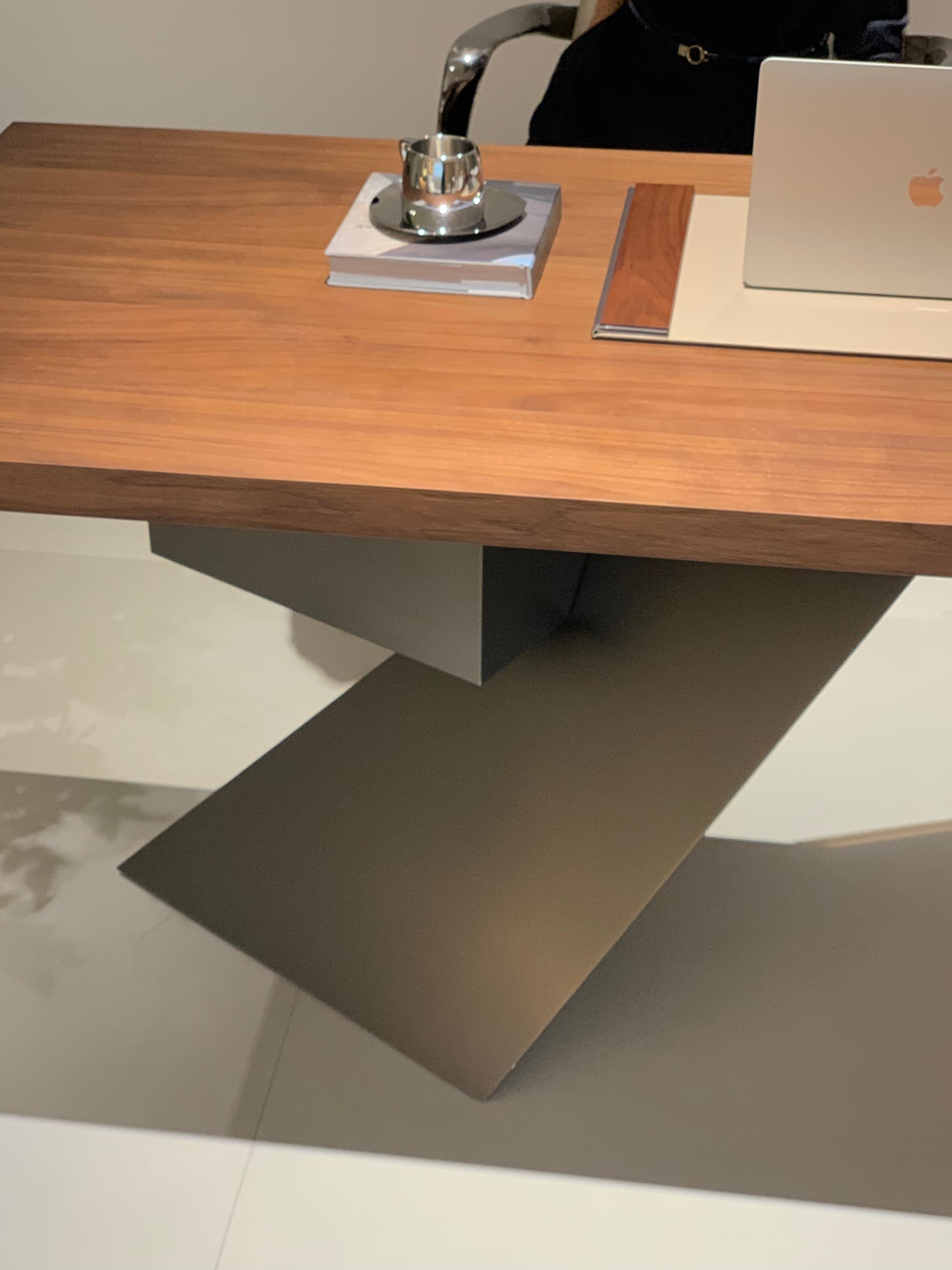 Desk 02