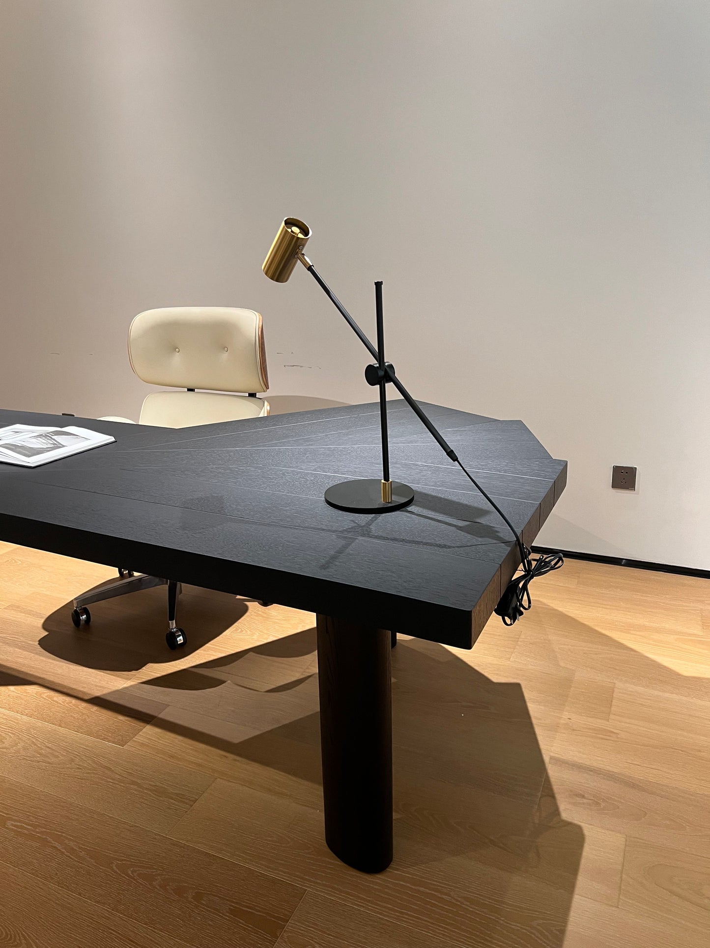 Desk 01