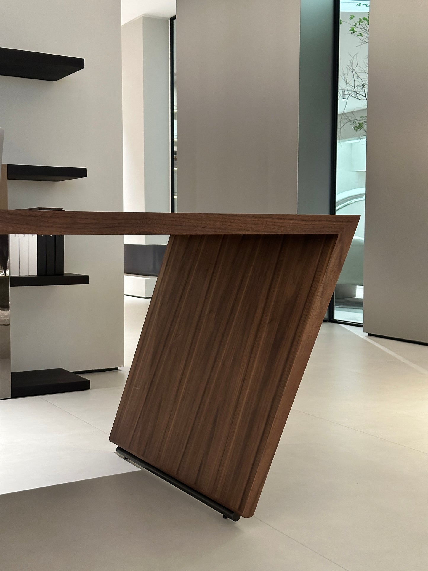 Desk 02