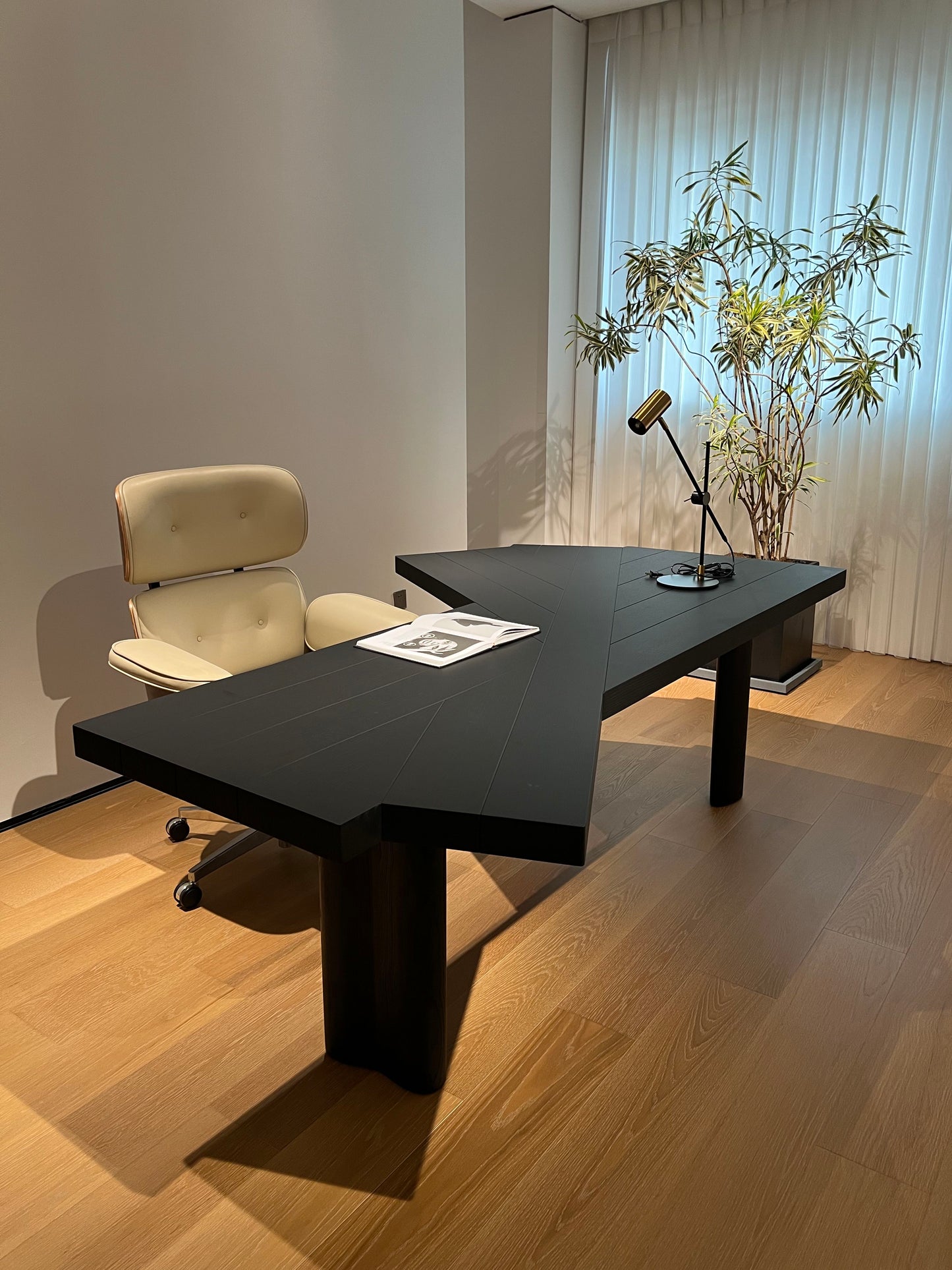 Desk 01