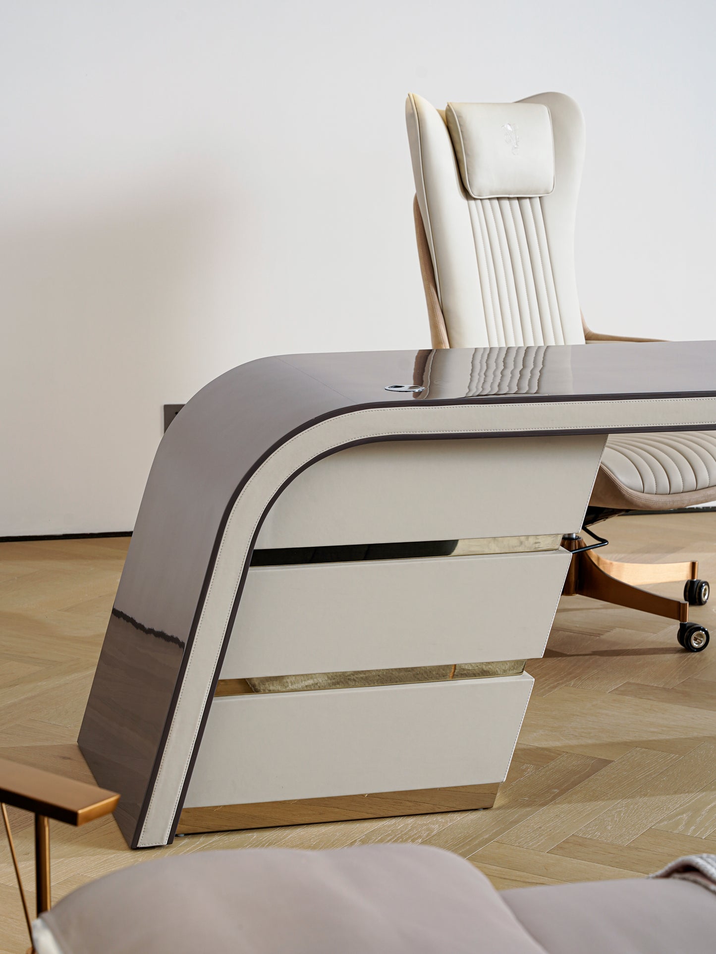 Desk 03
