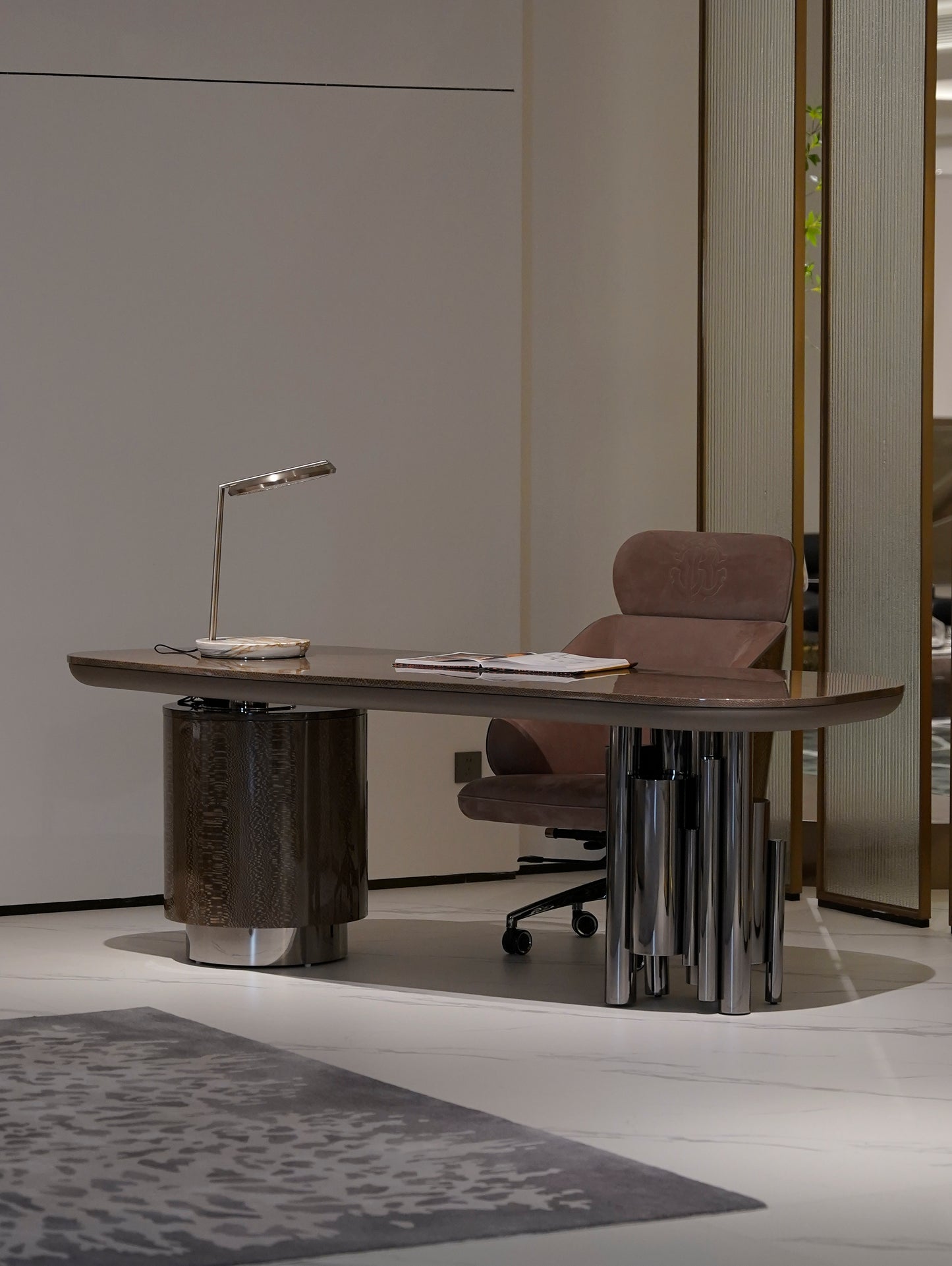 Desk 04